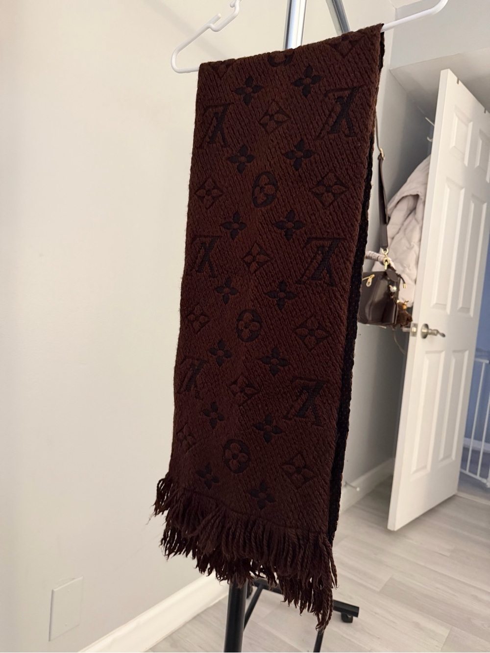 Louis Vuitton Logomania Scarf - Preloved 🤎 - Picture 2 of 9